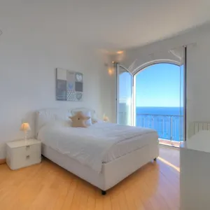 https://attico-stupenda-vista-mare-a-verezzi.hotelitalianriviera.com